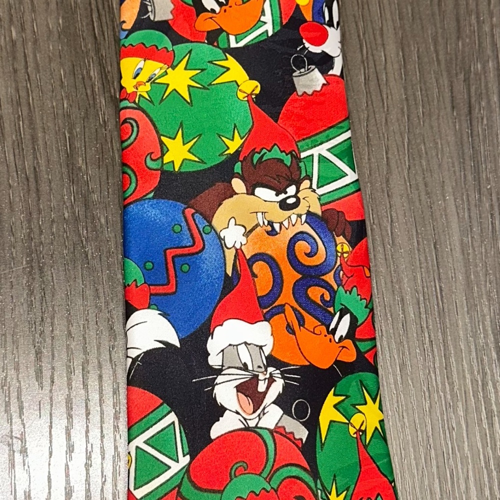 Warner Bros. Looney Tunes holiday Tie Taz Daffy Bugs Tweety Sylvester Christmas